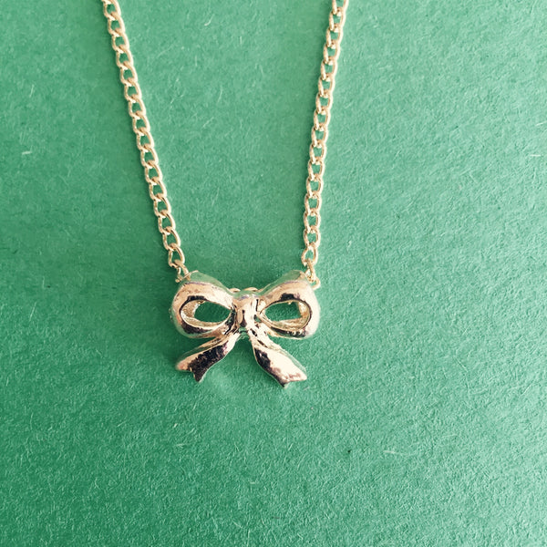 DAINTY RIBBON PENDANT - Purple Lily